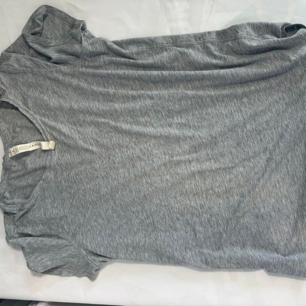 Lululemon Women's Grey T-shirt